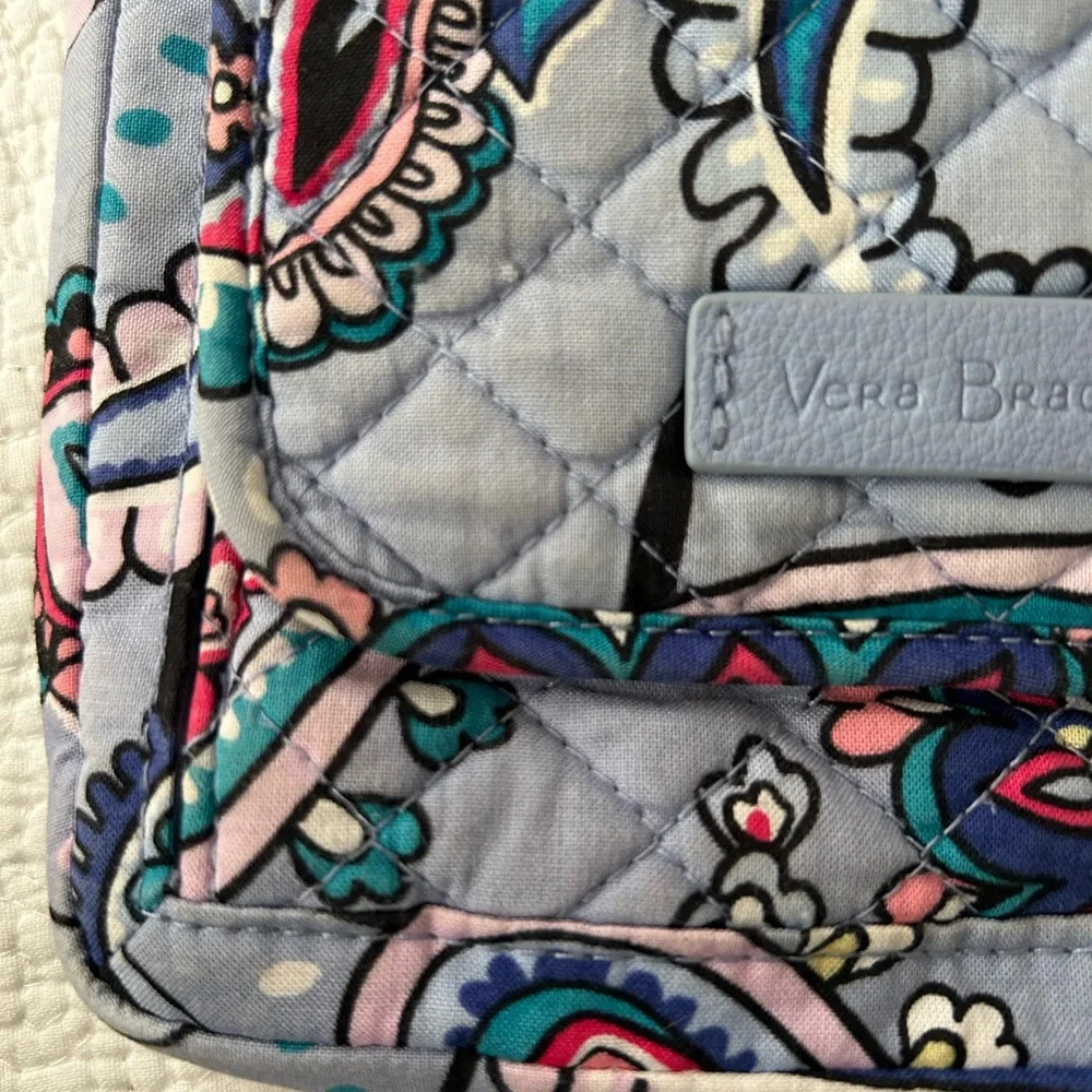 Vera Bradley RFID crossbody bag in Makani paisley pattern. Nice used shape! - Picture 6 of 15